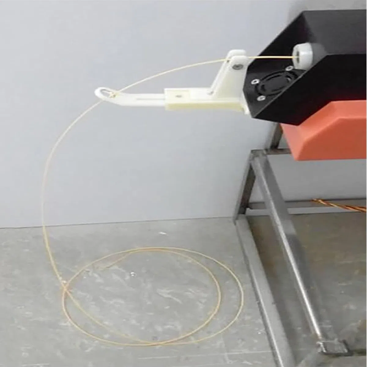 Machine d'extrudeuse de filament d'impression 3D avec vitesse réglable pour PLA, ABS, PVA - Extrudeuse de filament de bureau avec 2 moules d'extrusion 1,75/3,00 mm, 300 mm/min à 650 mm/min