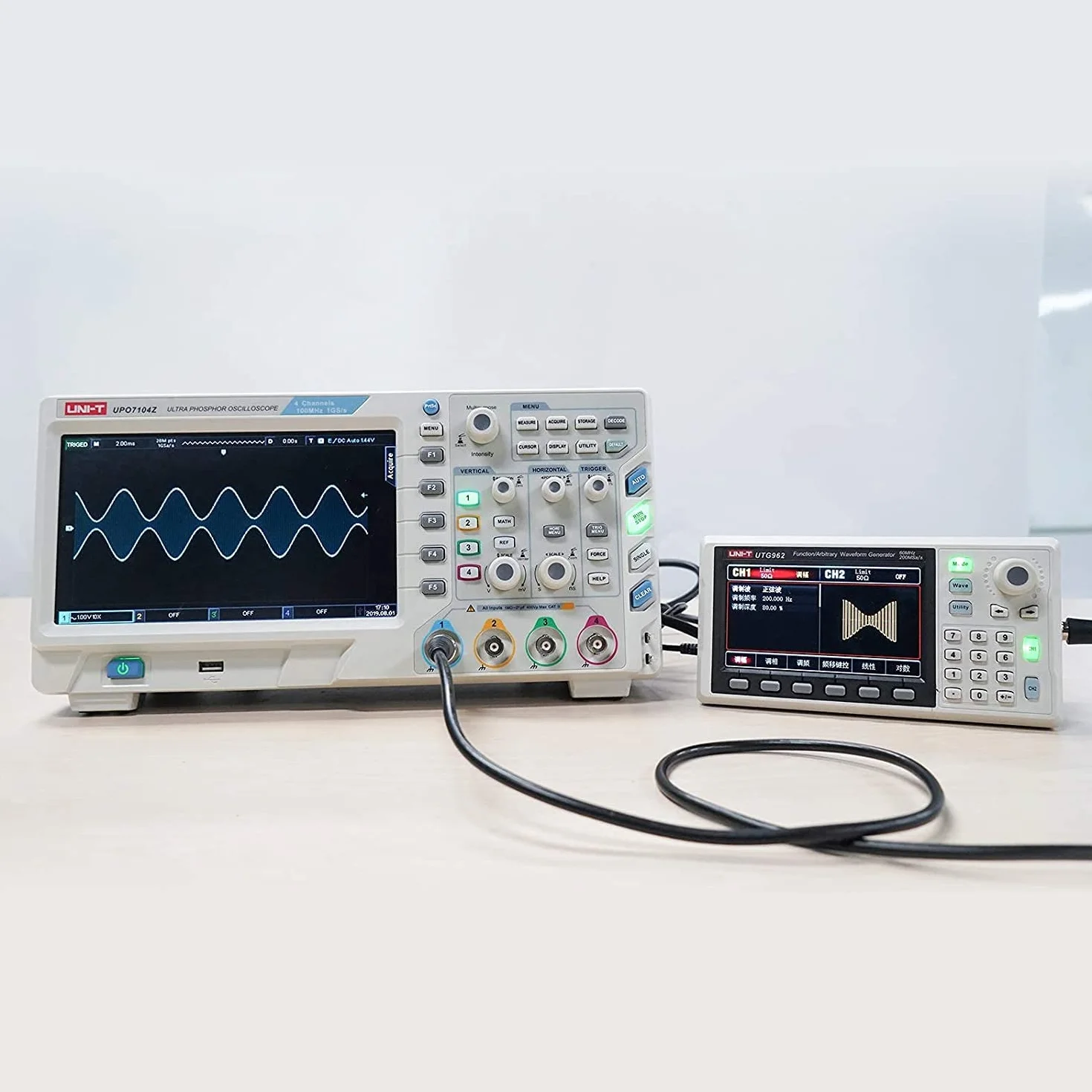 UNI-T Générateur de signal UTG962E DDS 60 MHz avec écran LCD TFT 4,3" 200 MSa/s 2 canaux (prise 110-240 V EU)